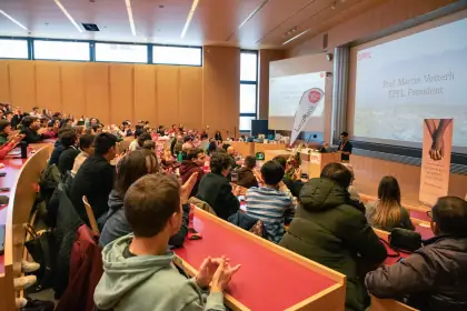 A full EPFL lecture hall applauding at the LauzHack opening